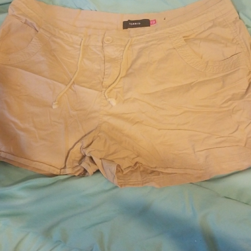 Torrid kahki shorts